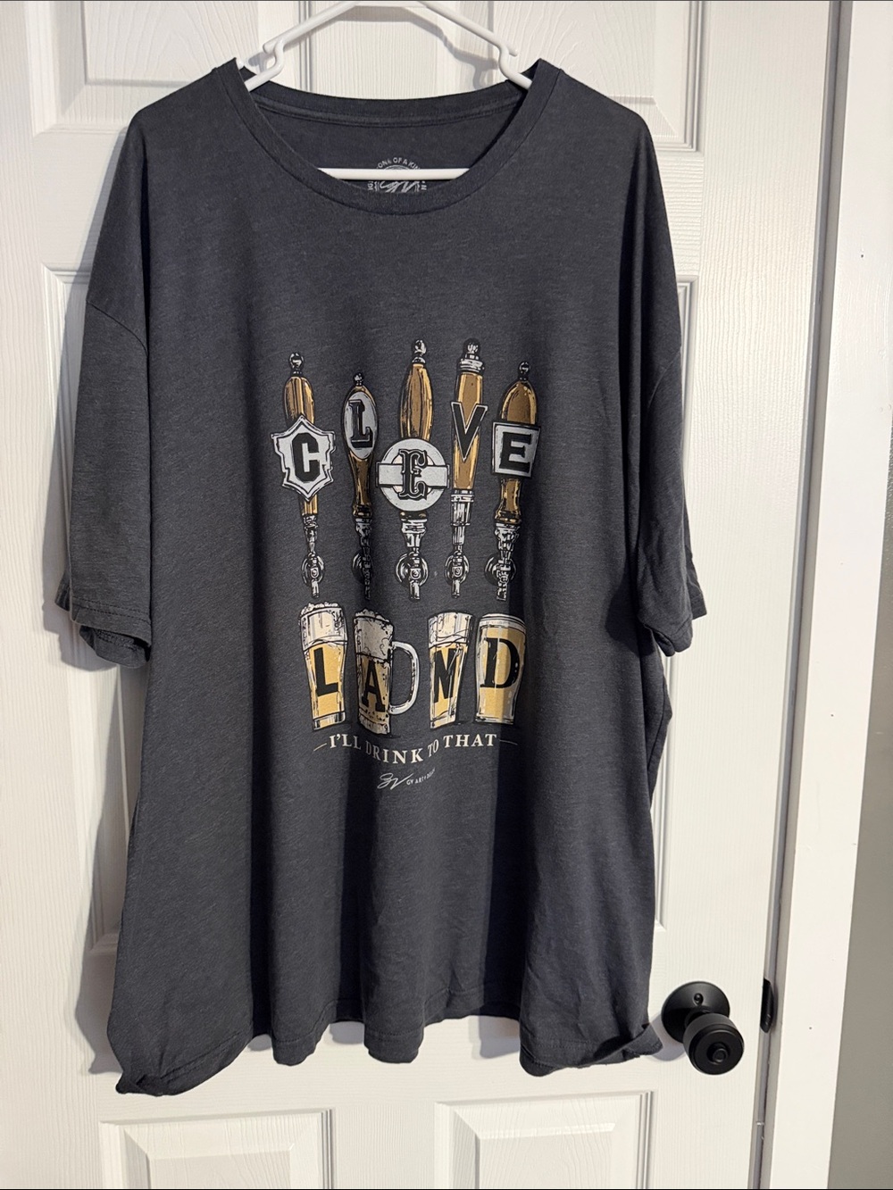 Unbranded Men's Short Sleeve Graphic Tee in Charcoal